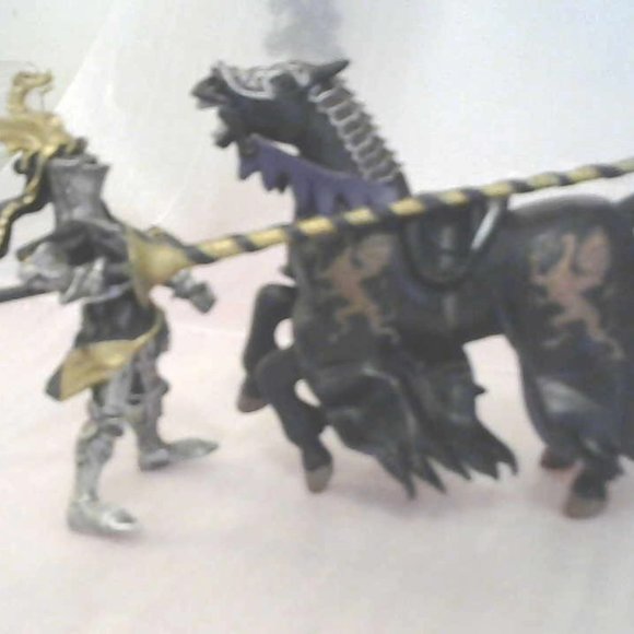 17 TH CENTERY MID EVIL KNIGHTS AND HORSES 2 HORSES & 2 KNIGHTS IN SETS - Picture 5 of 5